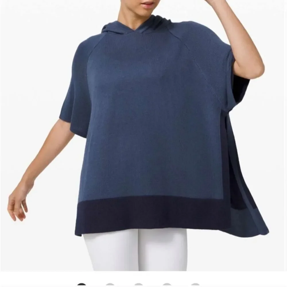 Lululemon Opened Up Poncho Blue Hood XS/S